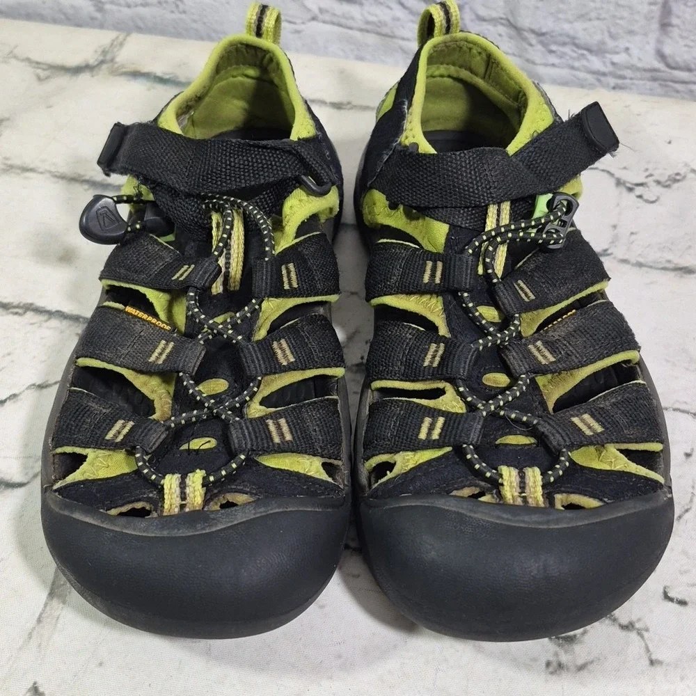 Keen Newport H2 Waterproof Shoes Big Boys 3 Black Lime Green 1009965